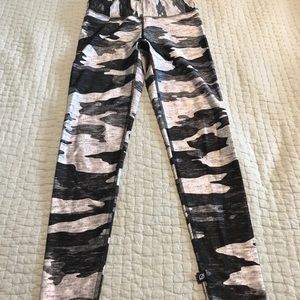 Terez leggings black and white camo